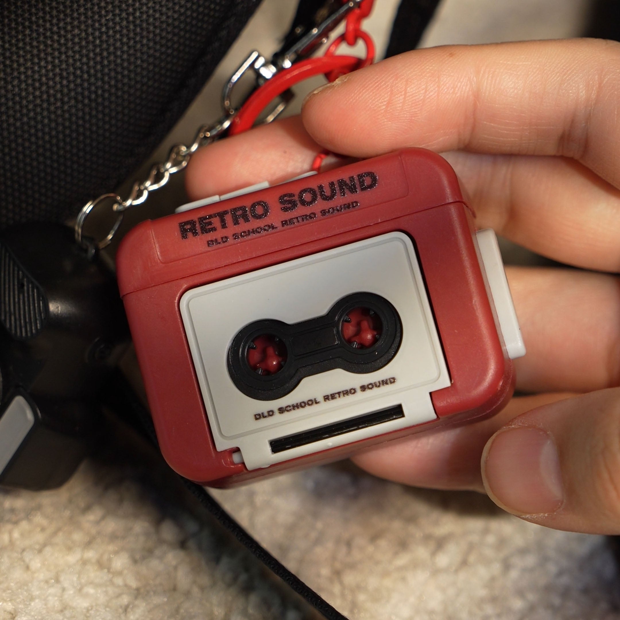 Mini Tape Recorder Keychain - Retro Cassette Player Charm - Fun Gifts for Couples