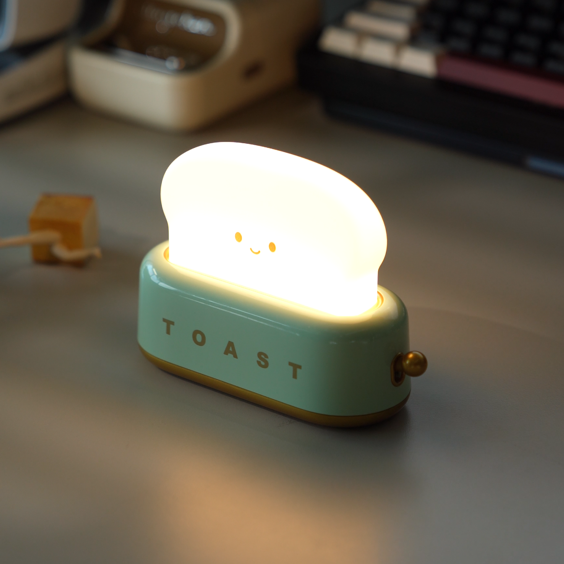 mini-toaster-table-lamp