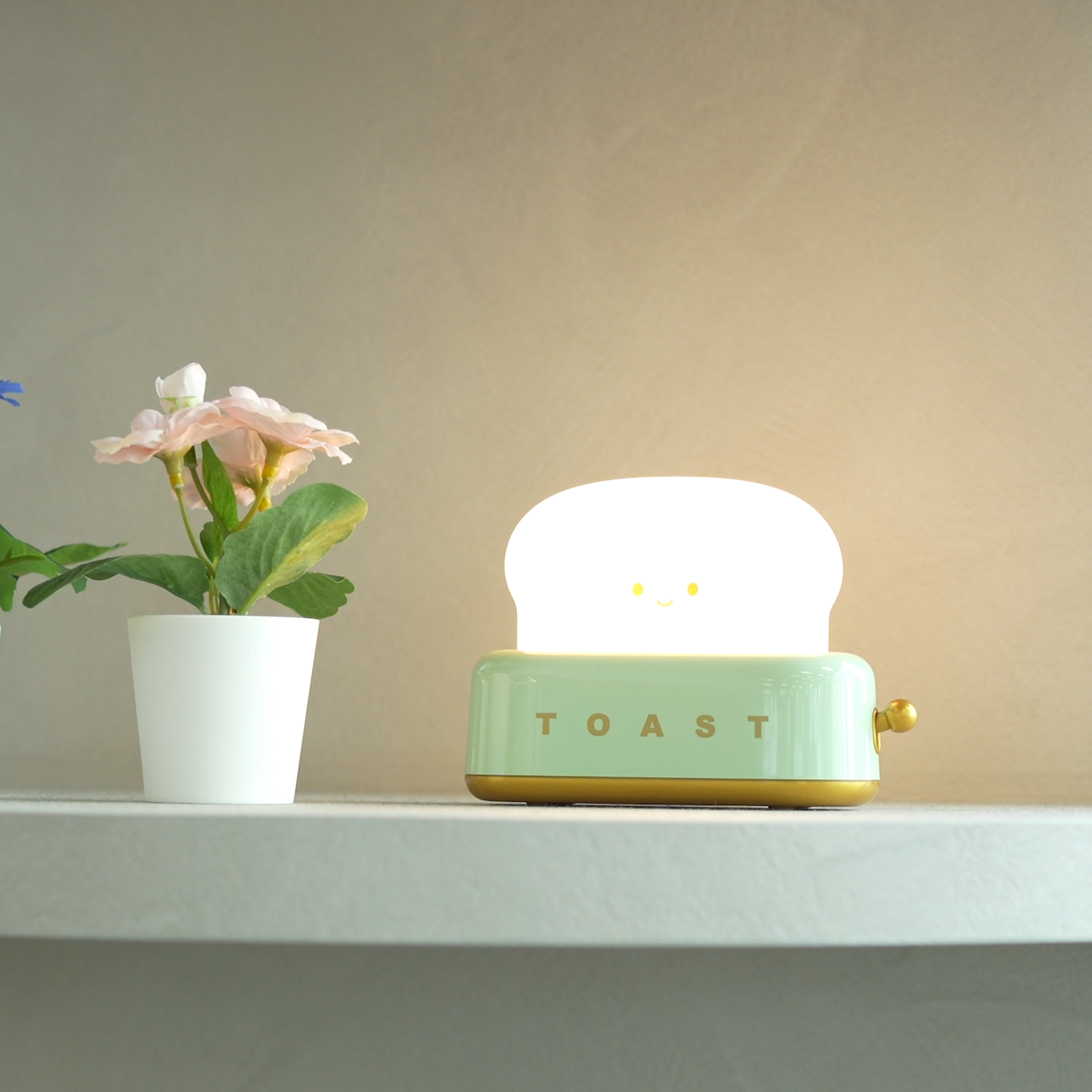 mini-toaster-table-lamp